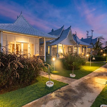 Paus Putih Hotel نوسا ليمبونغان المظهر الخارجي الصورة