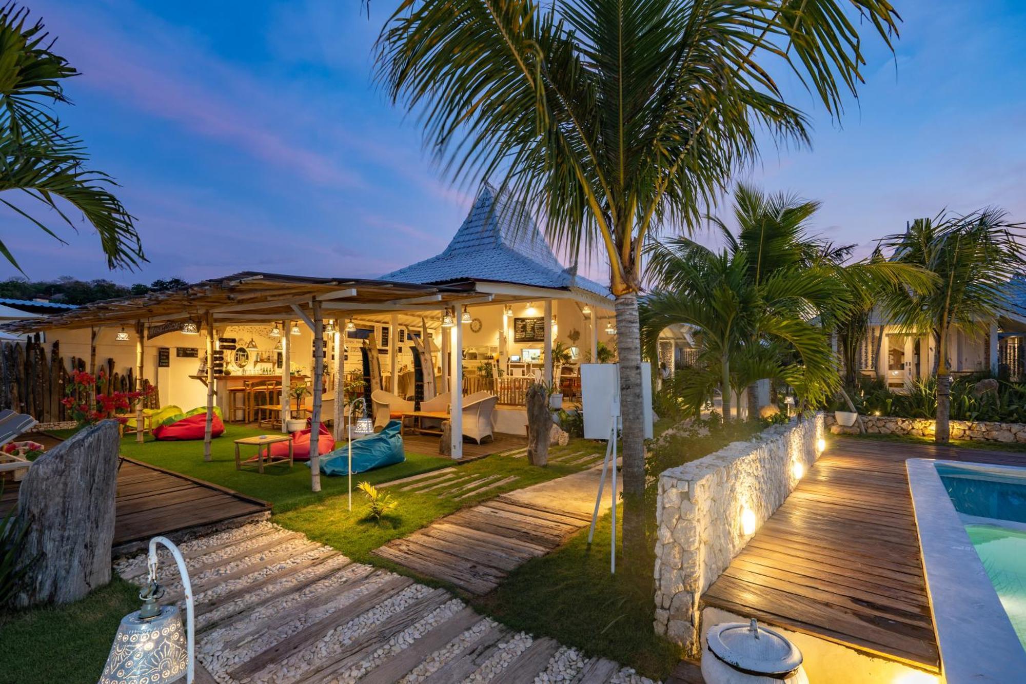 Paus Putih Hotel نوسا ليمبونغان المظهر الخارجي الصورة